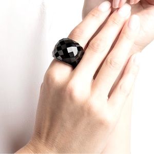 Swarovski Nirvana ring
Black, silver stone finish